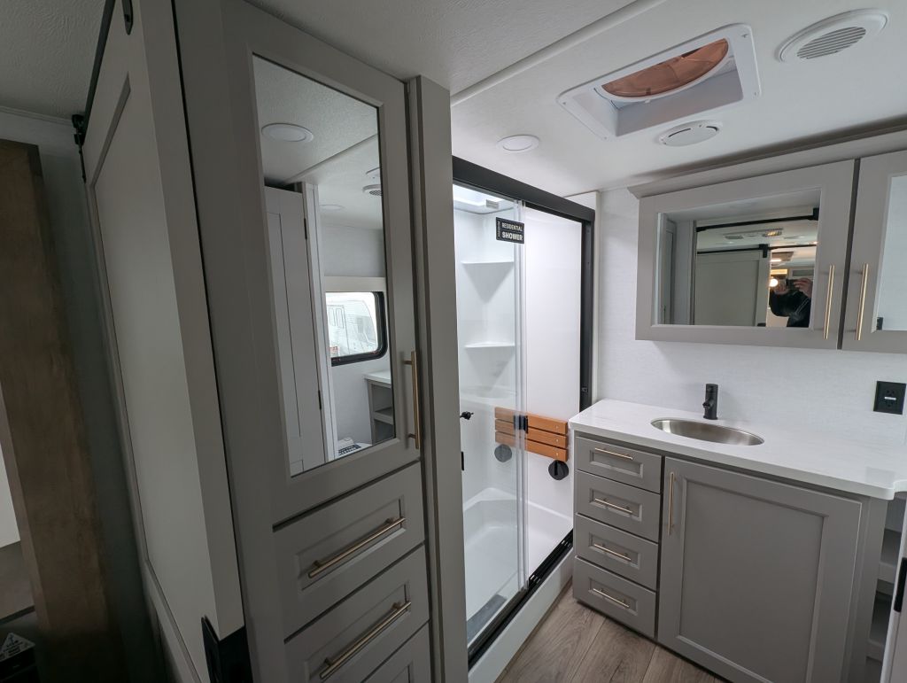 New 2025 ALLIANCE RV PARADIGM 385FL by ALLIANCE RV | GreatCanadianRV ...
